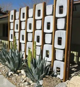 exemple de palissade en mosaïque pour bien aménager un jardin et cacher un vis-à-vis