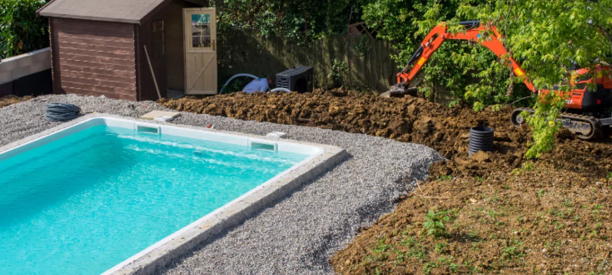 Cmonjardinier vous explique les travaux de terrassement dans un jardin.